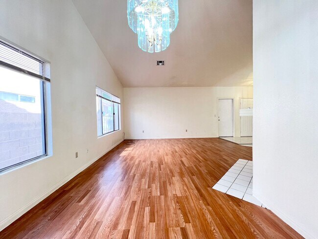 Building Photo - Very nice single-family
