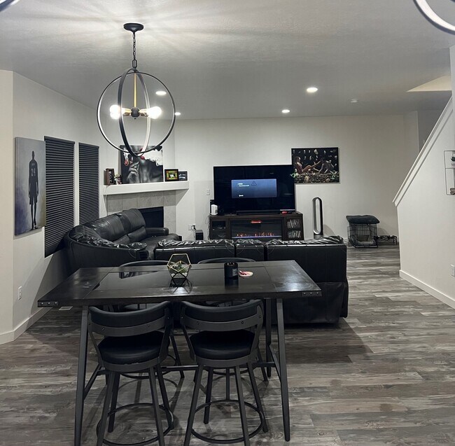 Building Photo - 485 N 300 W