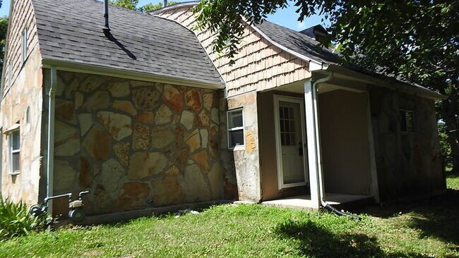 Building Photo - 3bed 2 full bath in North Kansas City, MO