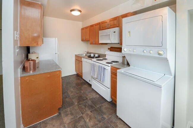 Building Photo - Warwick Terrace Apartment Homes
