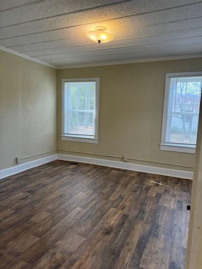 Foto del edificio - 701 E Lenoir Ave