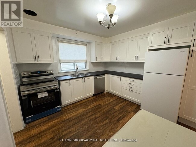 Building Photo - 20 Meadowbrook Rd