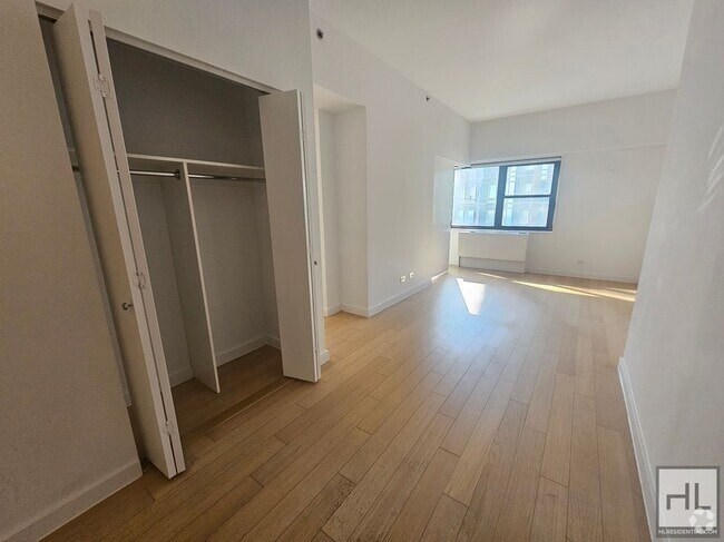 Building Photo - East 39th Street