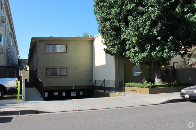 Foto del edificio - Collins Apartments