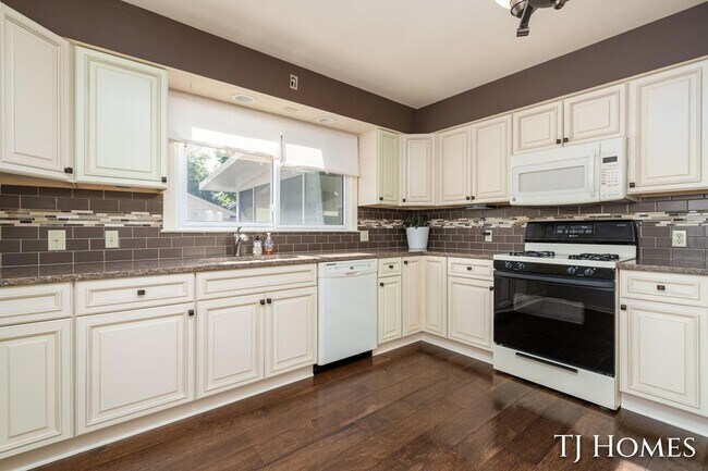 Foto del edificio - 8 Wallinwood Ave NE