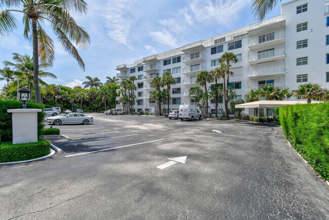 Foto del edificio - 170 N Ocean Blvd
