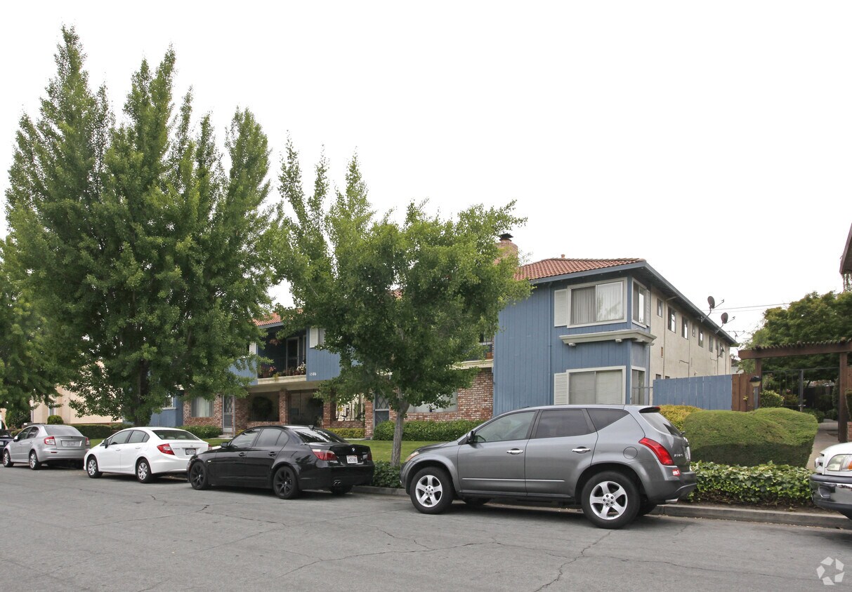 Primary Photo - 1580 Ontario Dr