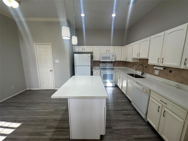 Foto del edificio - 2710 Grants Lake Blvd