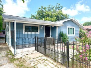 Building Photo - 1820 W Southcross Blvd