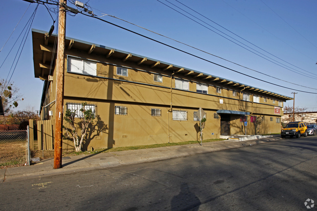 Building Photo - Fairfield Street Apartments