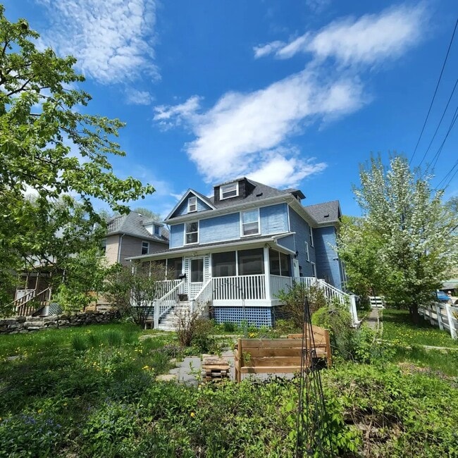 Building Photo - 25 Cornish Av