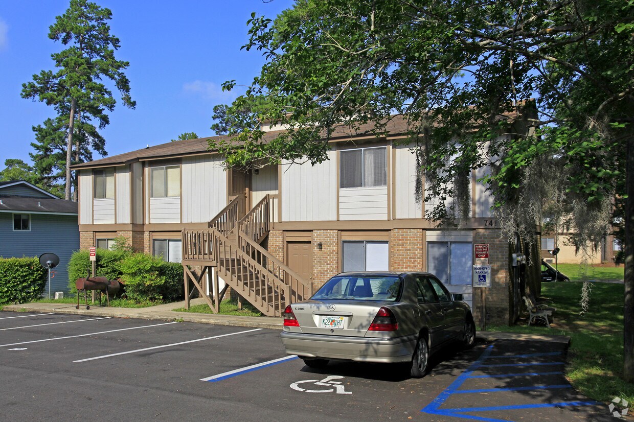 Primary Photo - 741 Pointe Ct