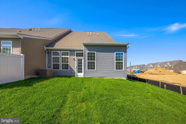 Building Photo - 211 Hidden Acres Ln