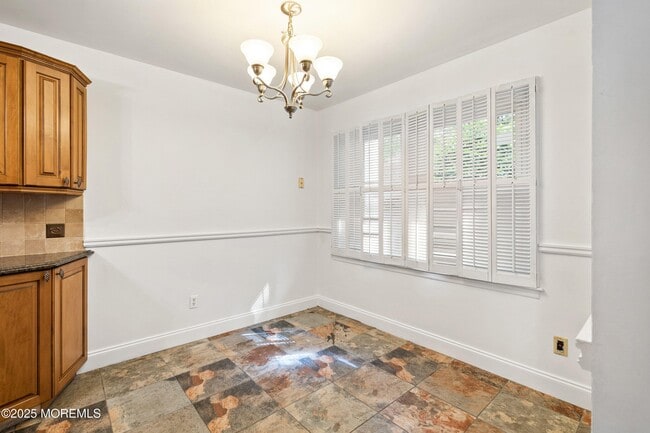 Building Photo - 62 Woodmere Dr