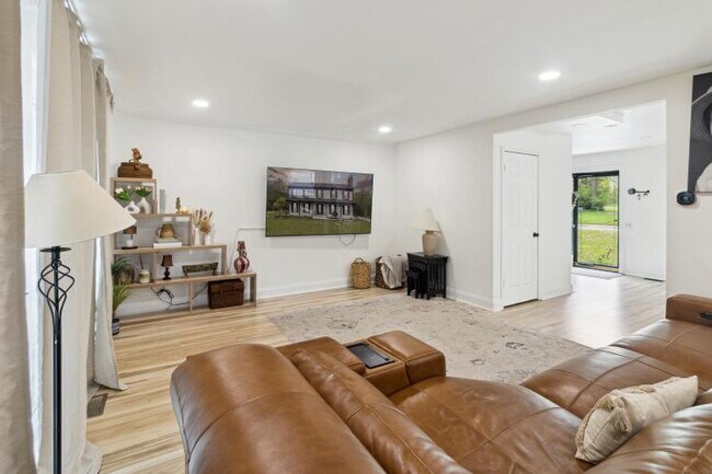 Foto del edificio - 5242 Cedarhurst Dr