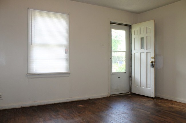 Building Photo - 434 Winona St