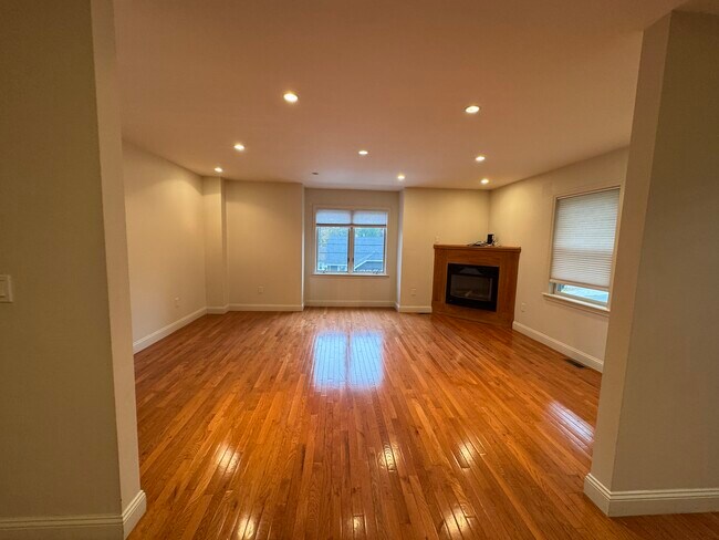 Foto del edificio - 195 Forest St