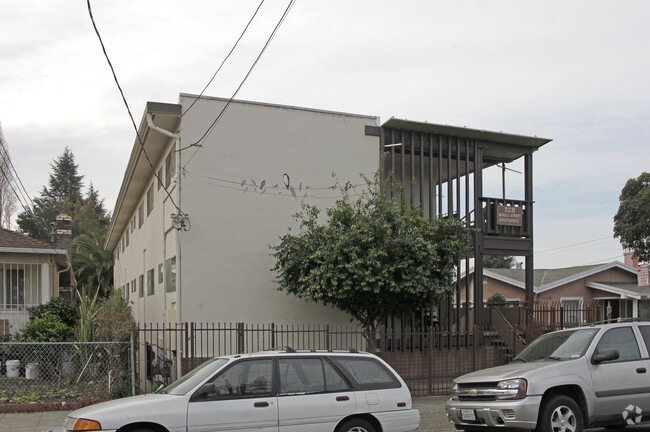 Building Photo - School Street Apartments