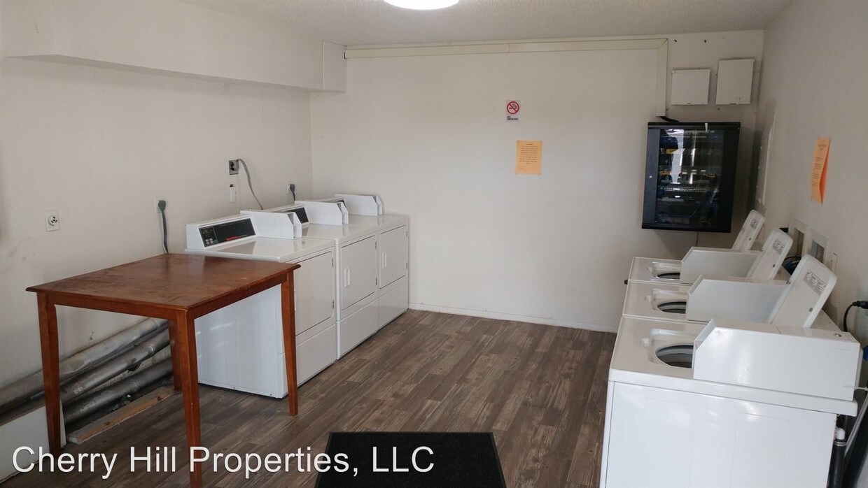 Building Photo - 4 br, 2 bath Apartment - 2434 West 24th Terr.
