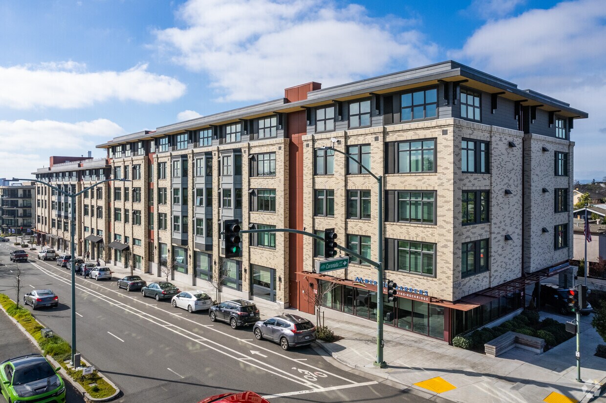 Foto del edificio - Merrill Gardens at Rockridge