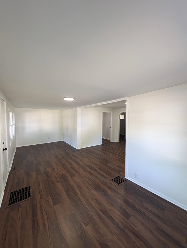 Foto del edificio - 4463 Floyd Dr