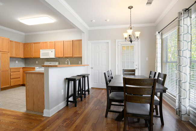 Building Photo - 4625 Burbank Dr