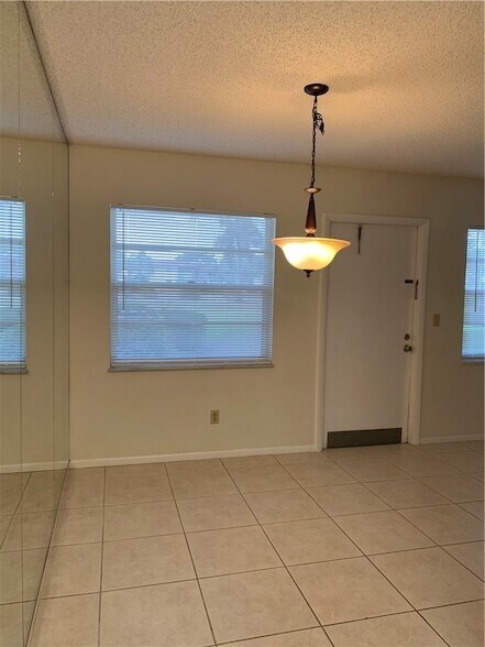 Foto del edificio - 37 Pine Arbor Ln