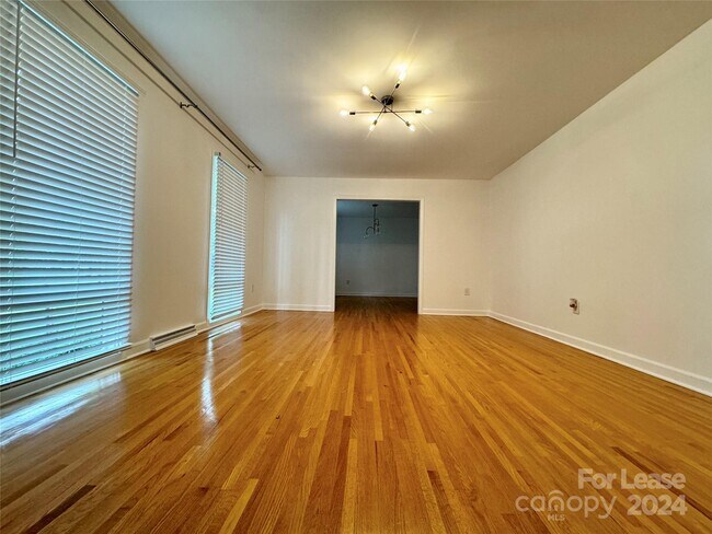 Foto del edificio - 1616 Bonnie Ln