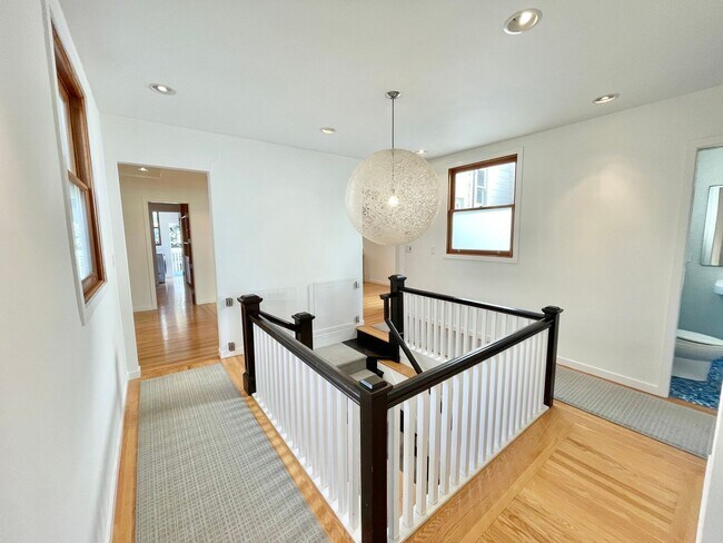 Building Photo - 3BR / 2 BA in Mission Dolores!  Laundry! Views! Deck! Storage! PROGRESSIVE