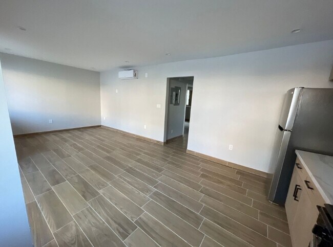 Building Photo - 14921 Vanowen St