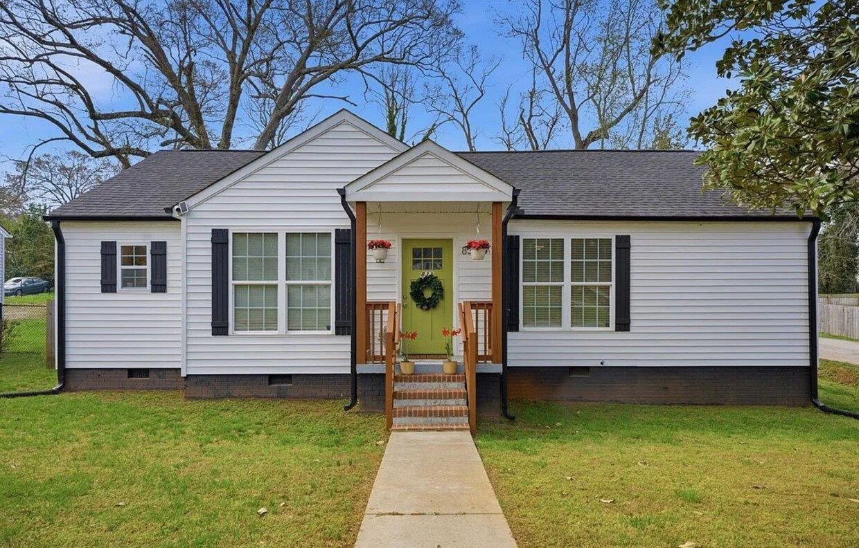 Contemporary Elegance Meets Greenville Convenience - Contemporary Elegance Meets Greenville Convenience