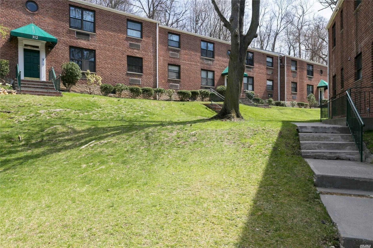 300 Main St Unit 312D, Roslyn, NY 11576 Apartment for Rent in Roslyn