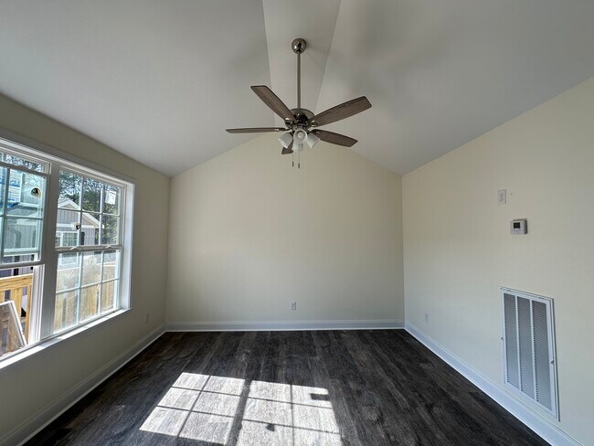 Foto del edificio - 1692 Walton St