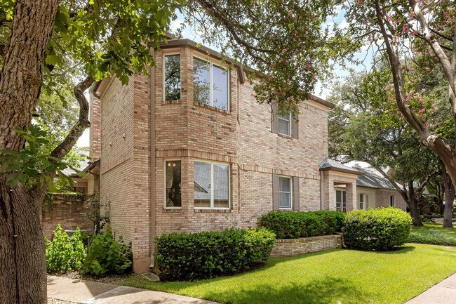 Building Photo - 2834 Montebello Rd