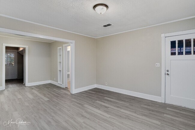 Foto del edificio - Central Bossier - 2 Bed - New Floors - Fresh Paint