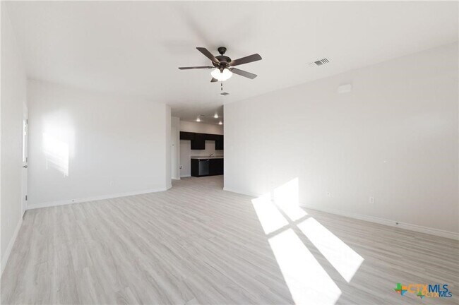 Foto del edificio - 508 W Avenue B