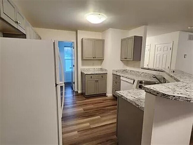 Building Photo - Diamond Homes