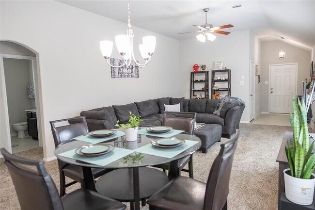 Foto del edificio - 5135 Misty Ln