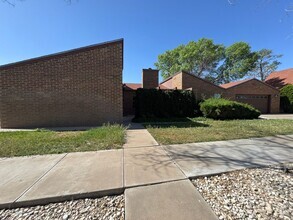 Building Photo - 612 N Lea Ave
