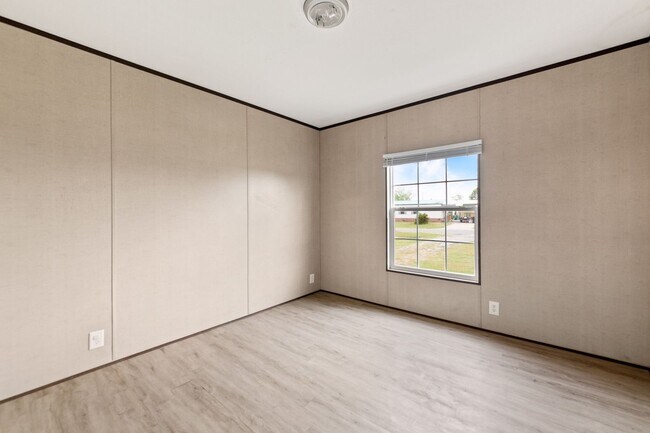 Building Photo - New Iberia Home