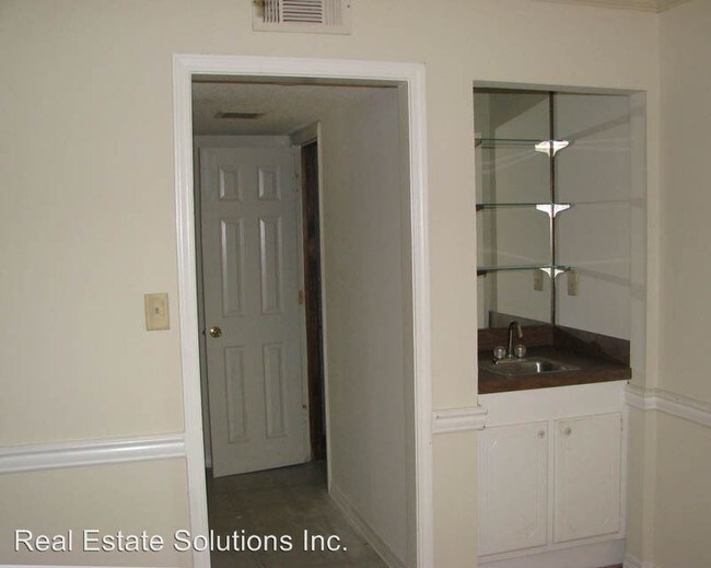 Building Photo - 913 Glastonbury Cir