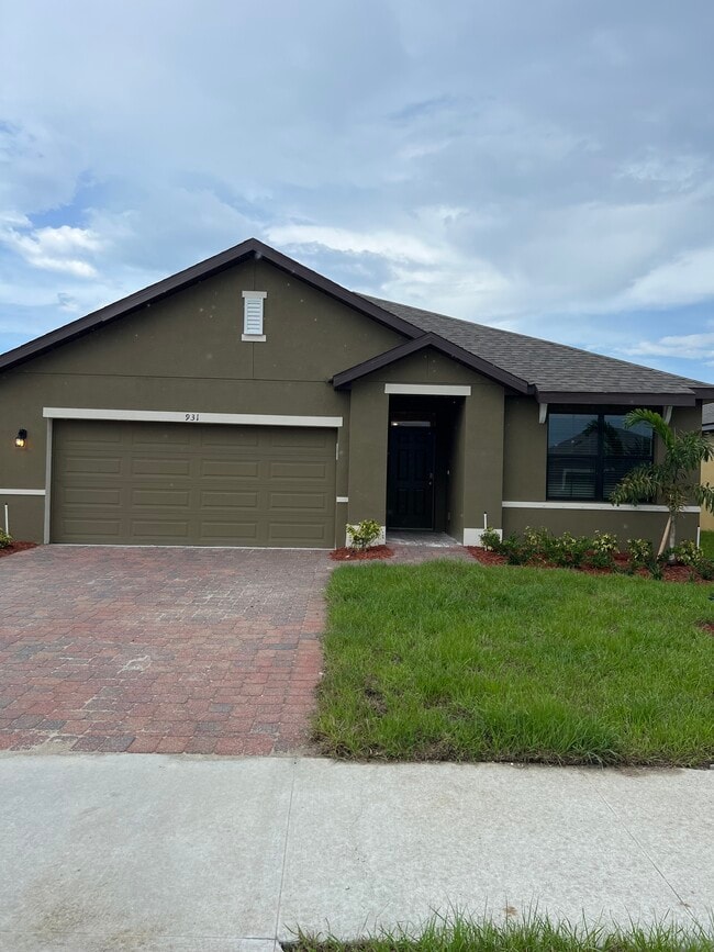 FRONT OF HOME - 931 Remington Green Dr SE