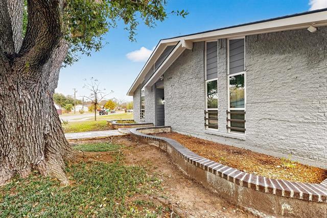 Building Photo - 4006 Mayflower Dr