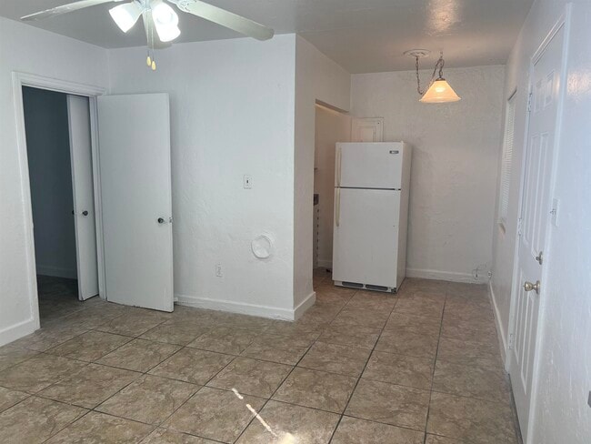 Building Photo - 879 Campus Cir