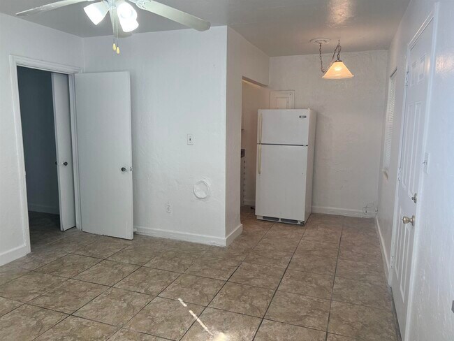 Foto del edificio - 879 Campus Cir