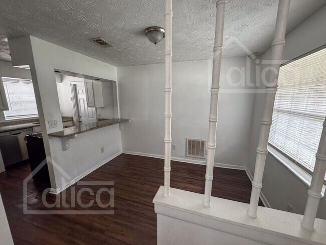 Foto del edificio - 4448 Jade Dr E