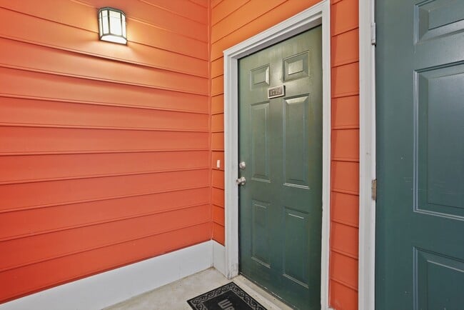 Building Photo - 2 bedroo 2-bathroom ground floor with screened patio for rent Wilmington Island
