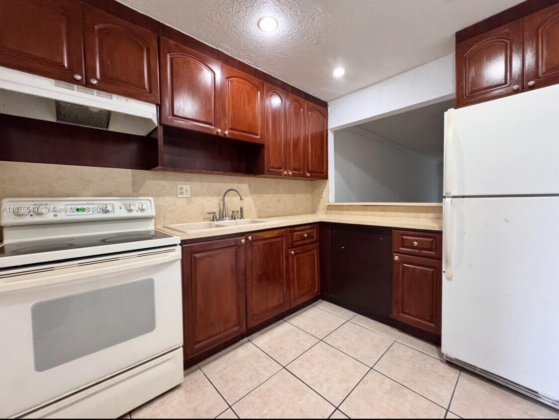 Foto principal - 20520 NW 15th Ave