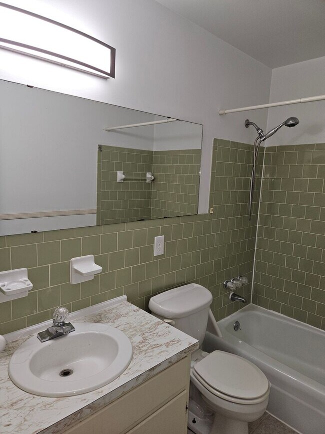 Building Photo - 408 Savage Dr