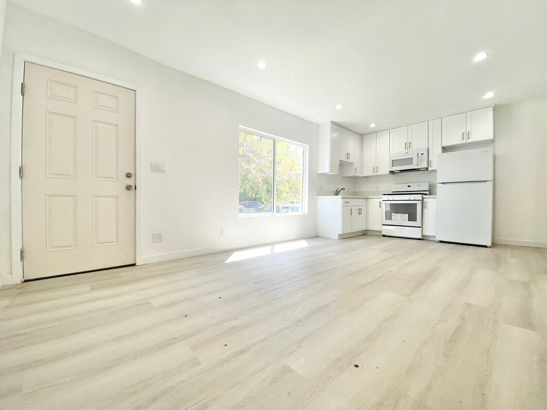 Primary Photo - 1667 West Blvd. Los Angeles, CA 90019